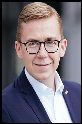 Famous People with surname Amthor