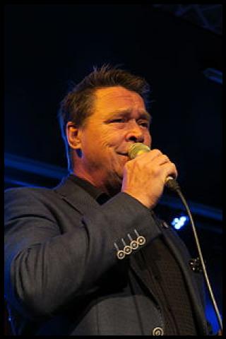 Famous People with surname Aro