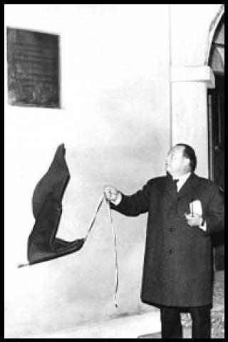 Famous People with surname Aura