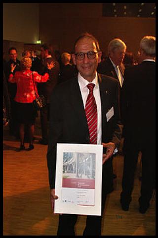 Famous People with surname Azer