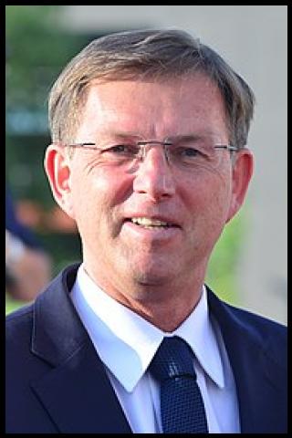 Famous People with surname Cerar