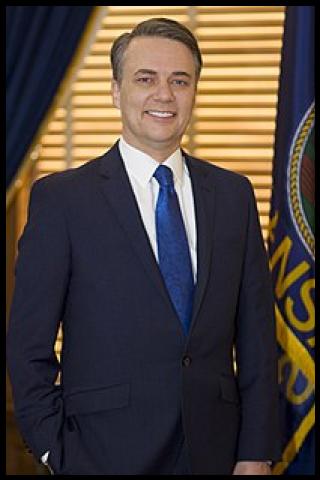 Famous People with surname Colyer