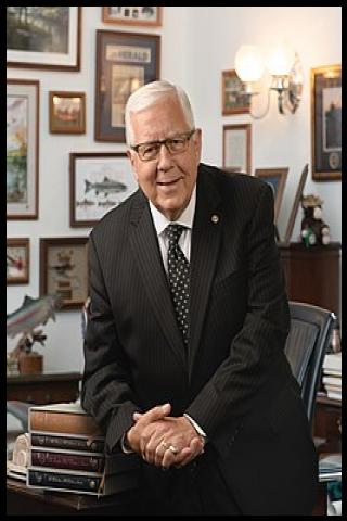 Famous People with surname Enzi