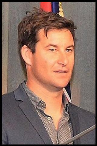 Famous People with surname Gayford