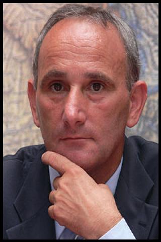 Famous People with surname G&eacute;mesi