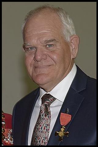 Famous People with surname Hadlow