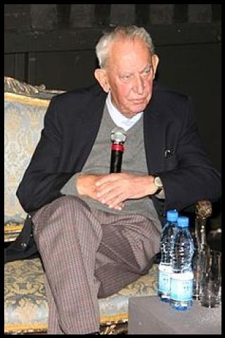 Famous People with surname Holoubek