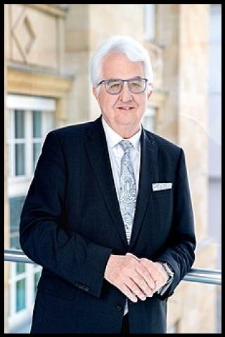 Famous People with surname Holzmann