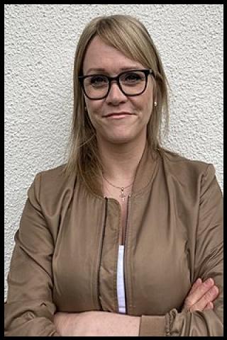 Famous People with surname J&uacute;l&iacute;usd&oacute;ttir