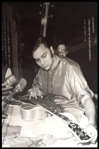 Famous People with surname Kabra