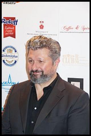 Famous People with surname Kayacık