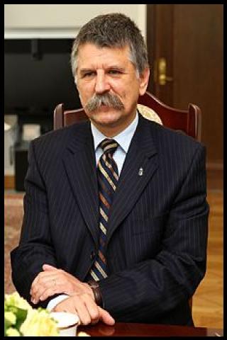 Famous People with surname K&ouml;v&eacute;r