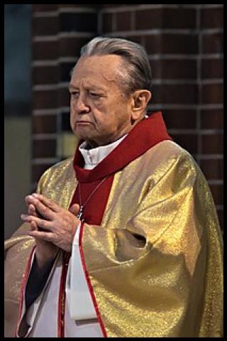 Famous People with surname K&uacute;sz