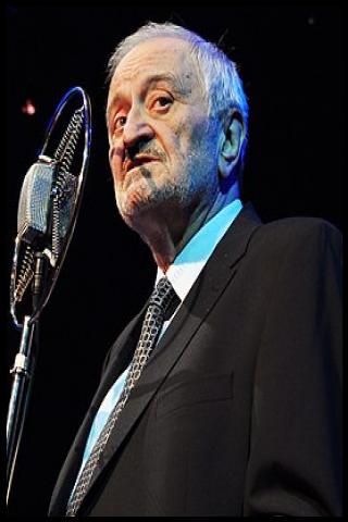 Famous People with surname Lasica