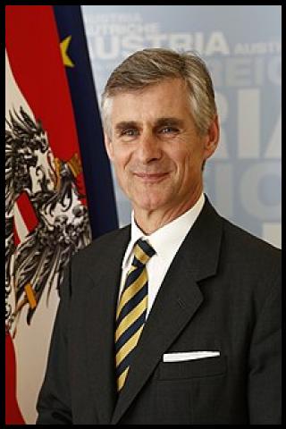 Famous People with surname Linhart