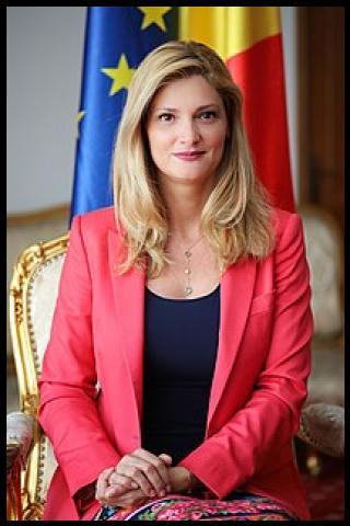 Famous People with surname Manescu