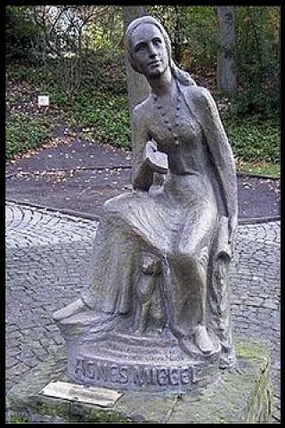 Famous People with surname Miegel