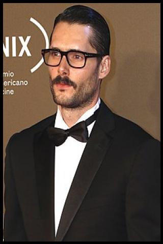 Famous People with surname Mur