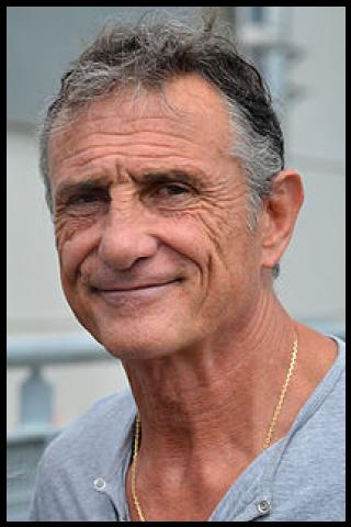 Famous People with surname Noves