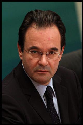 Famous People with surname Papakonstantinou