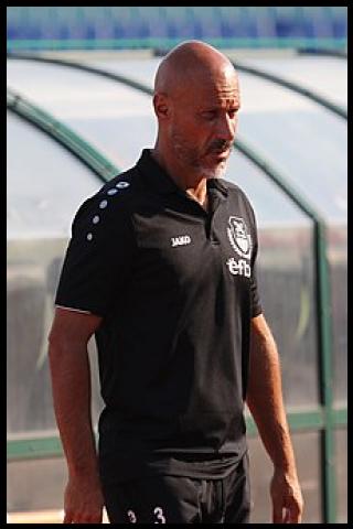 Famous People with surname Pea