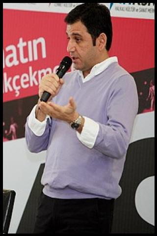 Famous People with surname Portakal