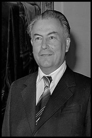 Famous People with surname Puja