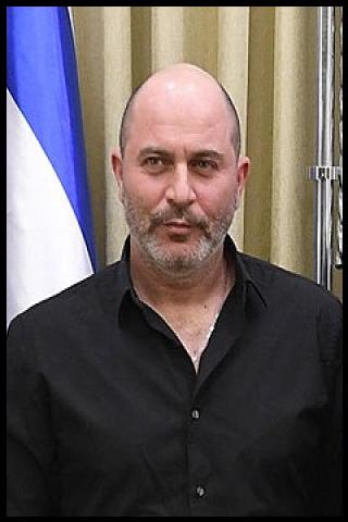 Famous People with surname Raz