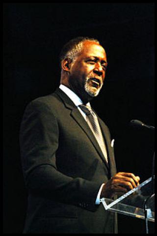 Famous People with surname Roundtree