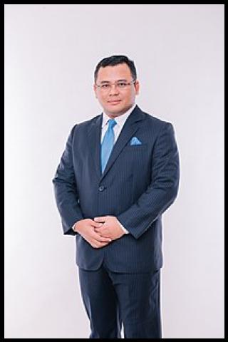 Famous People with surname Shari