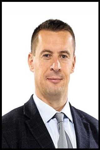 Famous People with surname Sneider