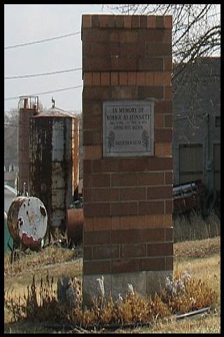 Famous People with surname Stinnett