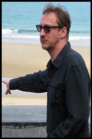 Famous People with surname Thewlis