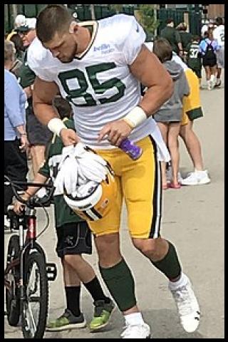 Famous People with surname Tonyan