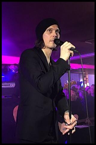 Famous People with surname Valo