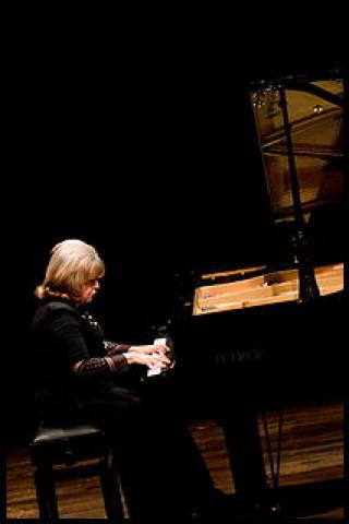 Famous People with name Idil