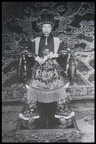 Famous People with name Khai