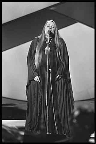 Famous People with name Mariza