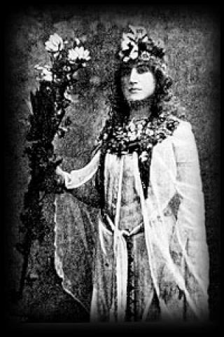 Famous People with name Moina