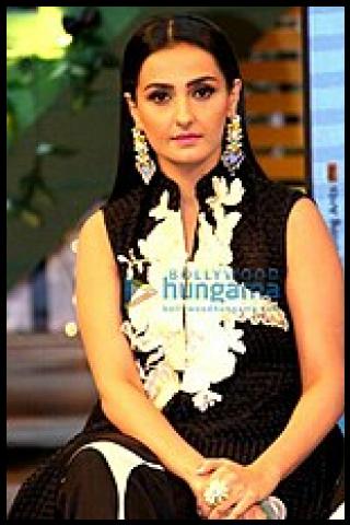 Famous People with name Momal