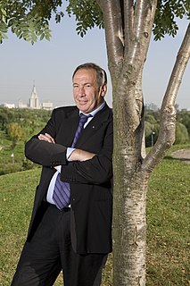 Shamil Tarpishchev